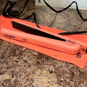 Amika Coral Hair Straightener